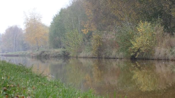 Calm river water disturbed by approaching boat — Stock Video