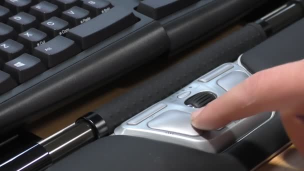 Komputer mysz i klawiatura alternatywna dla niepełnosprawnych użytkowników — Wideo stockowe