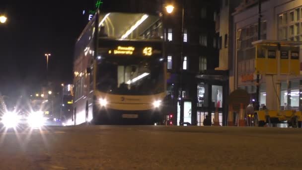 Manchester city center transport at night — Stock Video