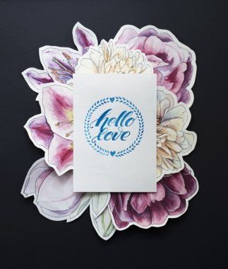 tasarımınız için yaratıcı grafik afiş. Çiçekler yandan boş beyaz kartı arka plan boyalı. Siyah Vintage güzel parlak suluboya. Merhaba aşkım. yazı. çizilen hat el