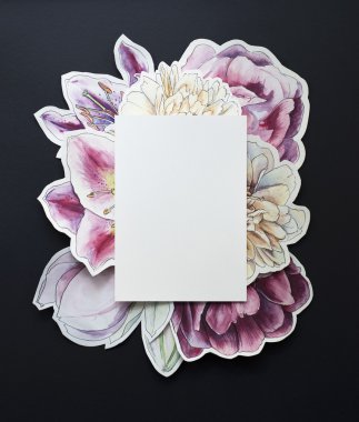 tasarımınız için yaratıcı grafik afiş. Çiçekler yandan boş oyun kağıdı arka plan boyalı. Siyah Vintage güzel parlak suluboya. davetiye