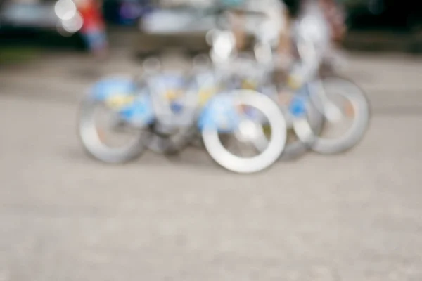 Bokeh alami sewa sepeda. Kabur dari latar belakang fokus. — Stok Foto