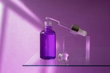 Mor cam damlatıcıyı serum ve pipetle aç..