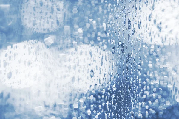 유리창에 빗방울이 떨어진다 — 스톡 사진
