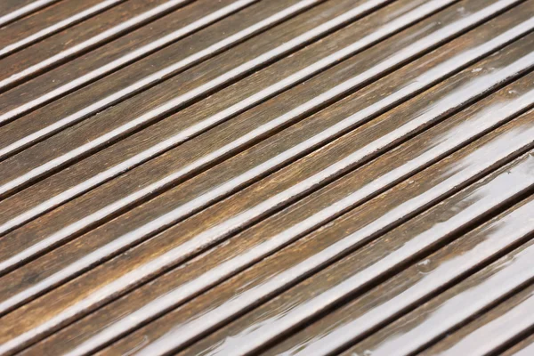 栗毛濡れた木材対角線 — ストック写真
