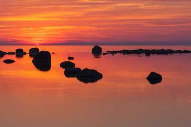 Denizde yaz günbatımı