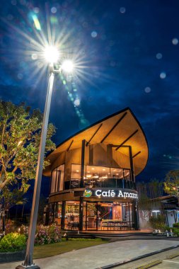 Prahuap Khiri Khan, THAILAND - 26 Ekim 2025: Kafe Amazon, Prachuap Khiri Khan, Tayland. Tayland 'da ünlü bir Tayland kahve dükkanı.