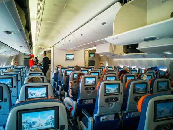 Moskwa Rosja Czerwiec 2021 Wnętrze Kabiny Samolotu Fotelik Pasażerski Monitorami Zdjęcie Stockowe