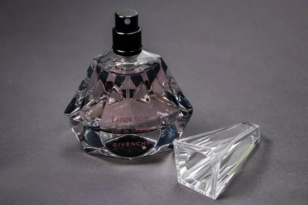 Ukrajnában Dnipro Vagyok 2020 Október Parfümöt Parfümös Üveg Givenchy Közelkép — Stock Fotó