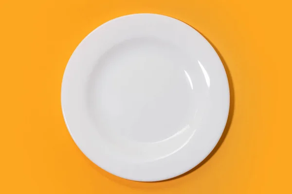 Empty Plate Yellow Background — Stock Photo, Image