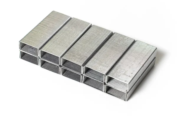 Metal Staples Izolátum Fehér Alapon — Stock Fotó