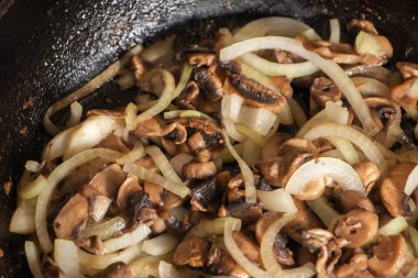 Şampiyonlar tavada soğanla kızarıyor..