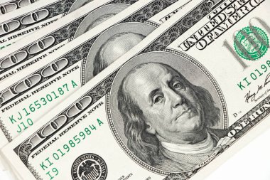 Arkaplan olarak 100 dolar.