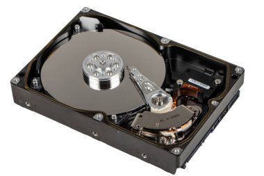 Bilgisayarın sabit diski içinde beyaz arkaplanda HDD izole edilmiş..
