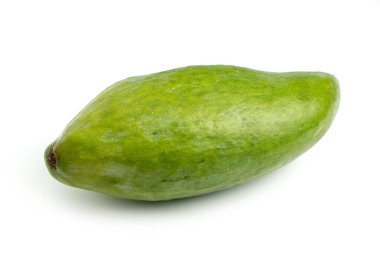 Beyaz arka planda taze yeşil mango meyvesi.