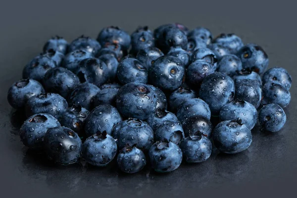 Blåbär Frukt Bakgrund Vattendroppar Mogna Blåbär Insamling Blå Och Svarta — Stockfoto