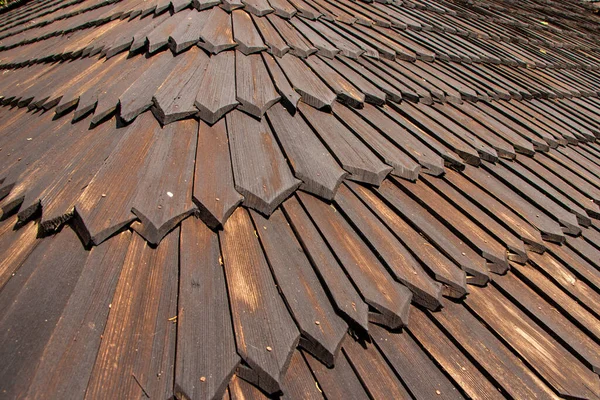 Tradycyjne Drewniane Dachówki Starego Domu — Zdjęcie stockowe