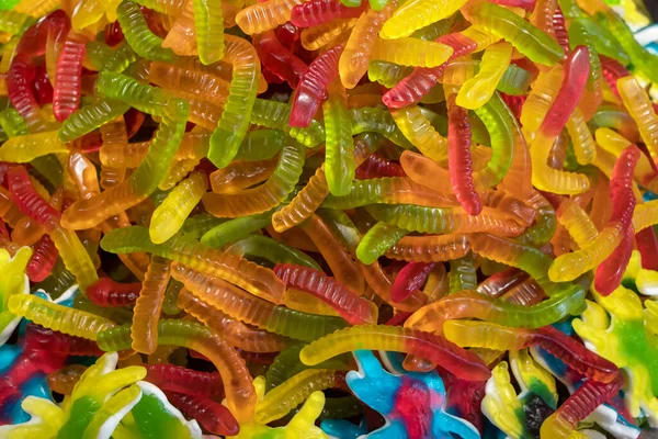 Solucanlar Şeklinde Renkli Jöleli Şekerler Şeker Arkaplanı — Stok fotoğraf
