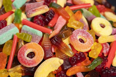 Arka plan olarak lezzetli renkli jöle şekerlemeleri, üst görünüm olarak.