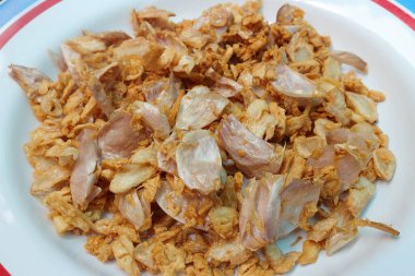 Bitmiş sarımsak altın sarısıdır. Çıtır çıtır..