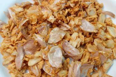 Bitmiş sarımsak altın sarısıdır. Çıtır çıtır..