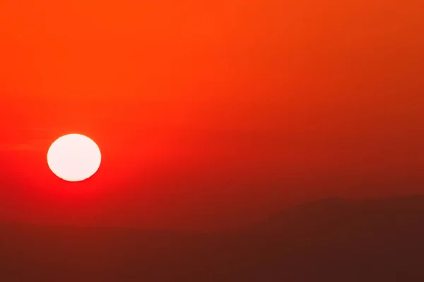 Krajina Vycházejícího Slunce Září Oranžově Obloze — Stock fotografie