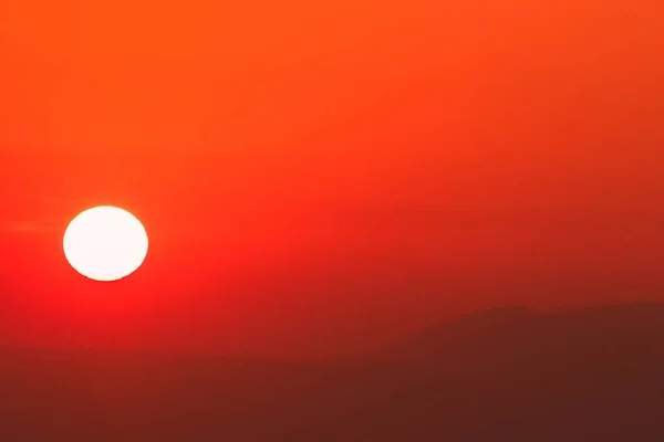Krajina Vycházejícího Slunce Září Oranžově Obloze — Stock fotografie