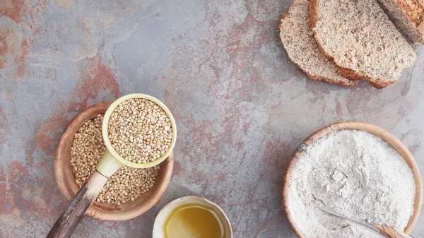 Buckwheat bread and ingredient — Stock Photo, Image