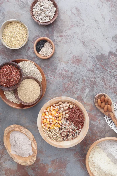 Glutenfreie Körner und Mehle — Stockfoto