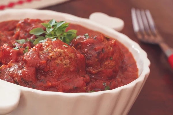 Meatballs in tomato sauce with basil — Stock Photo, Image