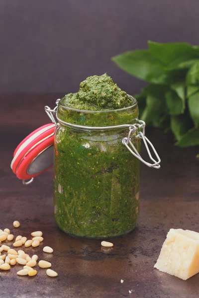 Vild vitlök pesto — Stockfoto