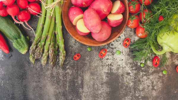 Verse lente plantaardige grens — Stockfoto