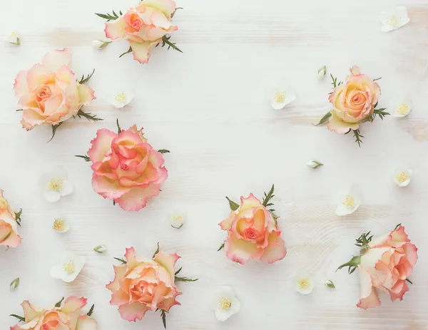 Rosas y jazmín fondo de flores naturales —  Fotos de Stock