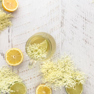  Ev yapımı elderflower şurubu