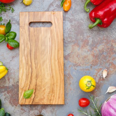 Malzemeler taze sebze ve otlar