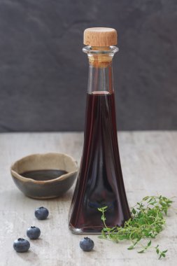 Yaban mersini ve kekik sirke