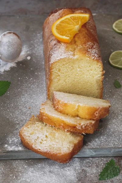 Bolo de laranja siciliano e frutas frescas — Fotografia de Stock