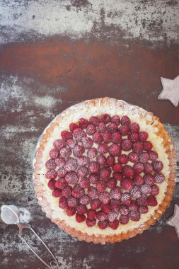 Kuşbaşı badem görüntü, kopya alanı ile ahududulu tart