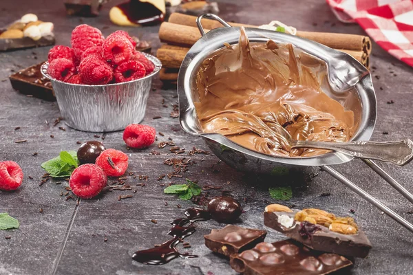 Hacer pastel de chocolate — Foto de Stock