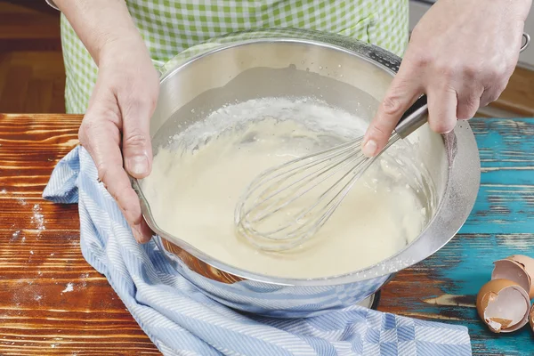 Woman making homemade pancakes. — Stock Photo, Image