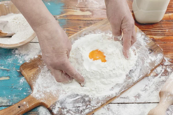 Flour and eggs — Stock Photo, Image