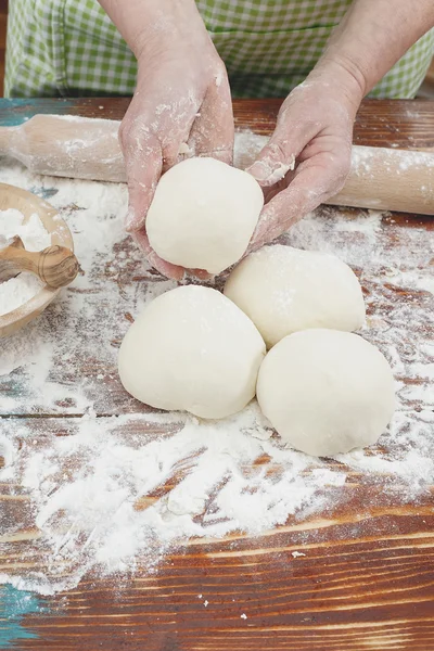 Kneading the dough — Stock Photo, Image