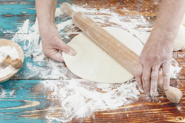 Woman hands knead dough — Stock Photo, Image