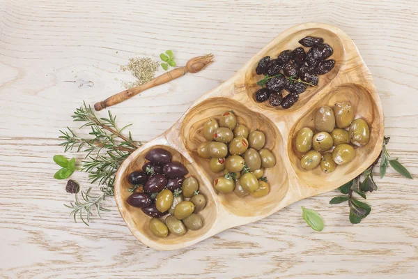 Assorted types of olives — Stock Photo, Image