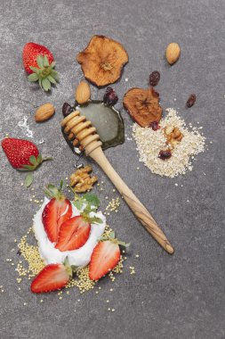 Kahvaltı. Sağlıklı bir kahvaltı için malzemeler.