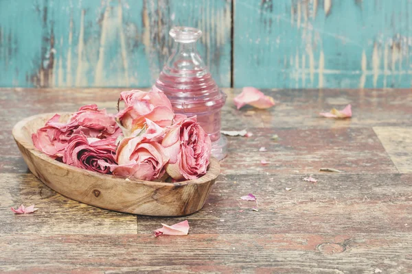 Aromaterapii růže masážní olej — Stock fotografie