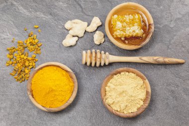 Zencefil, zerdeçal ve petek