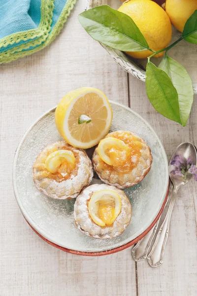 Mini tortas de paquete de limón —  Fotos de Stock