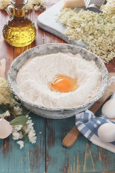 Acacia and elder flowers fritters — Stock Photo, Image