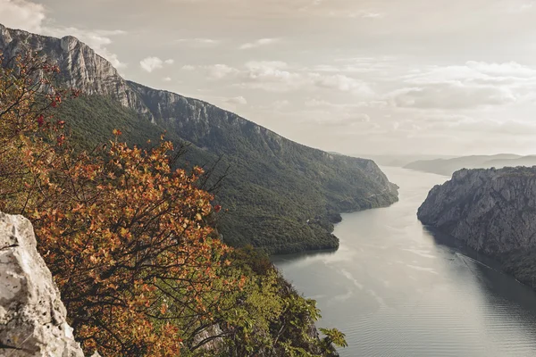 Danúbio em Djerdap National Park, Sérvia — Fotografia de Stock